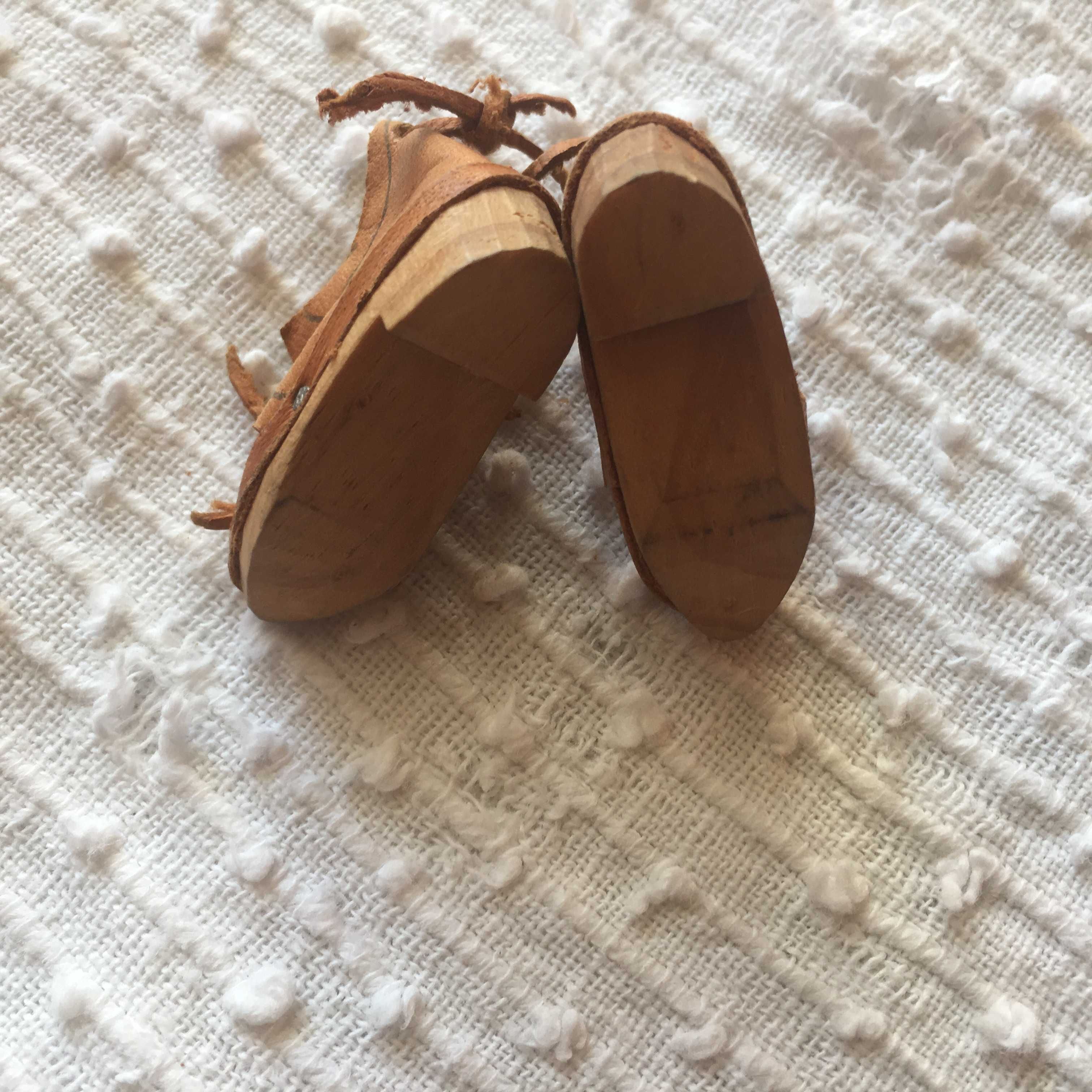 Miniaturas da casa de bonecas,sapatos e botins,batido e pilha