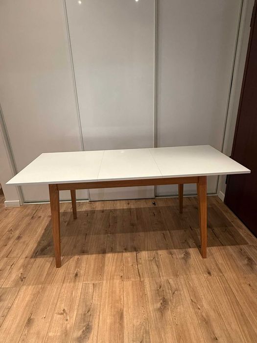 Stół + 6 krzeseł + komoda + regał na książki