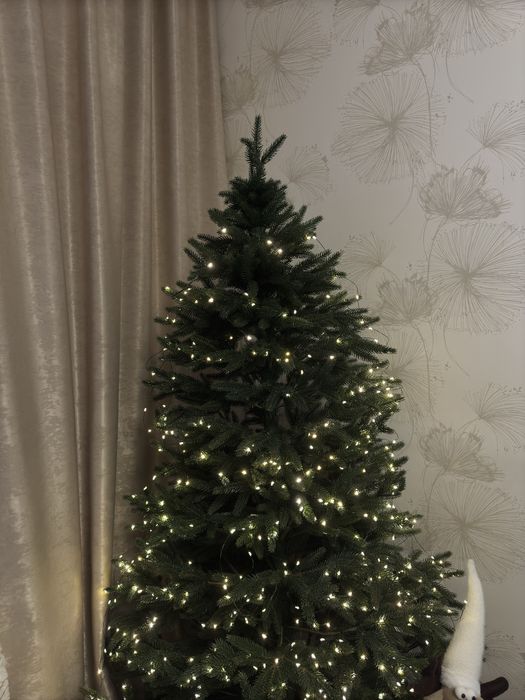 Новорічна ялинка Віденська 1.8 з гірляндою Роса