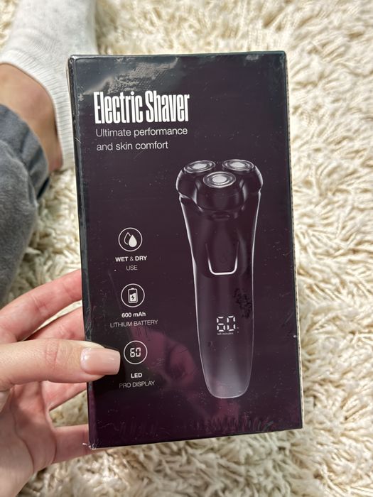 Електробритва чоловіча