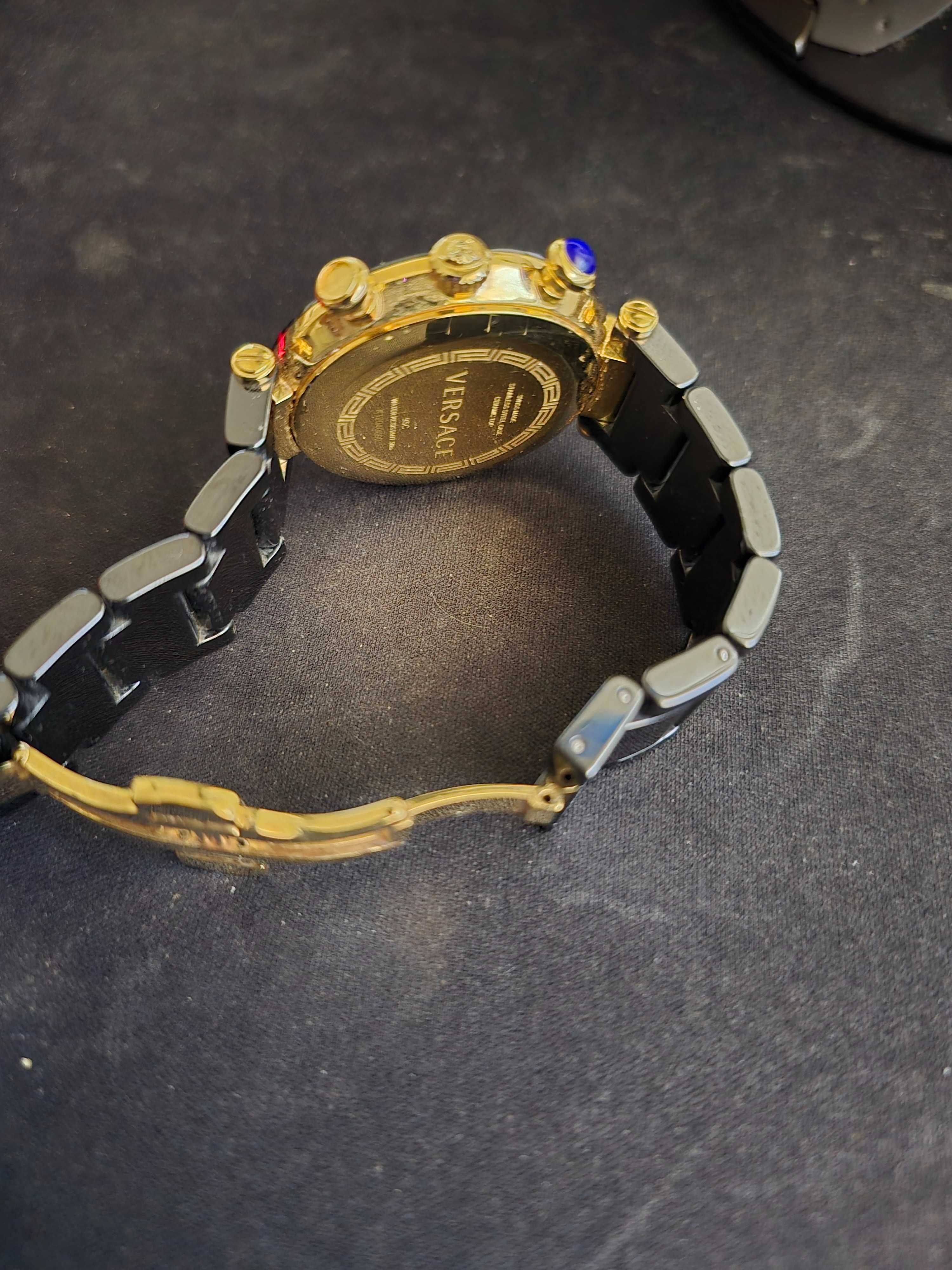 Relógio Versace Preto e Dourado. Senhora