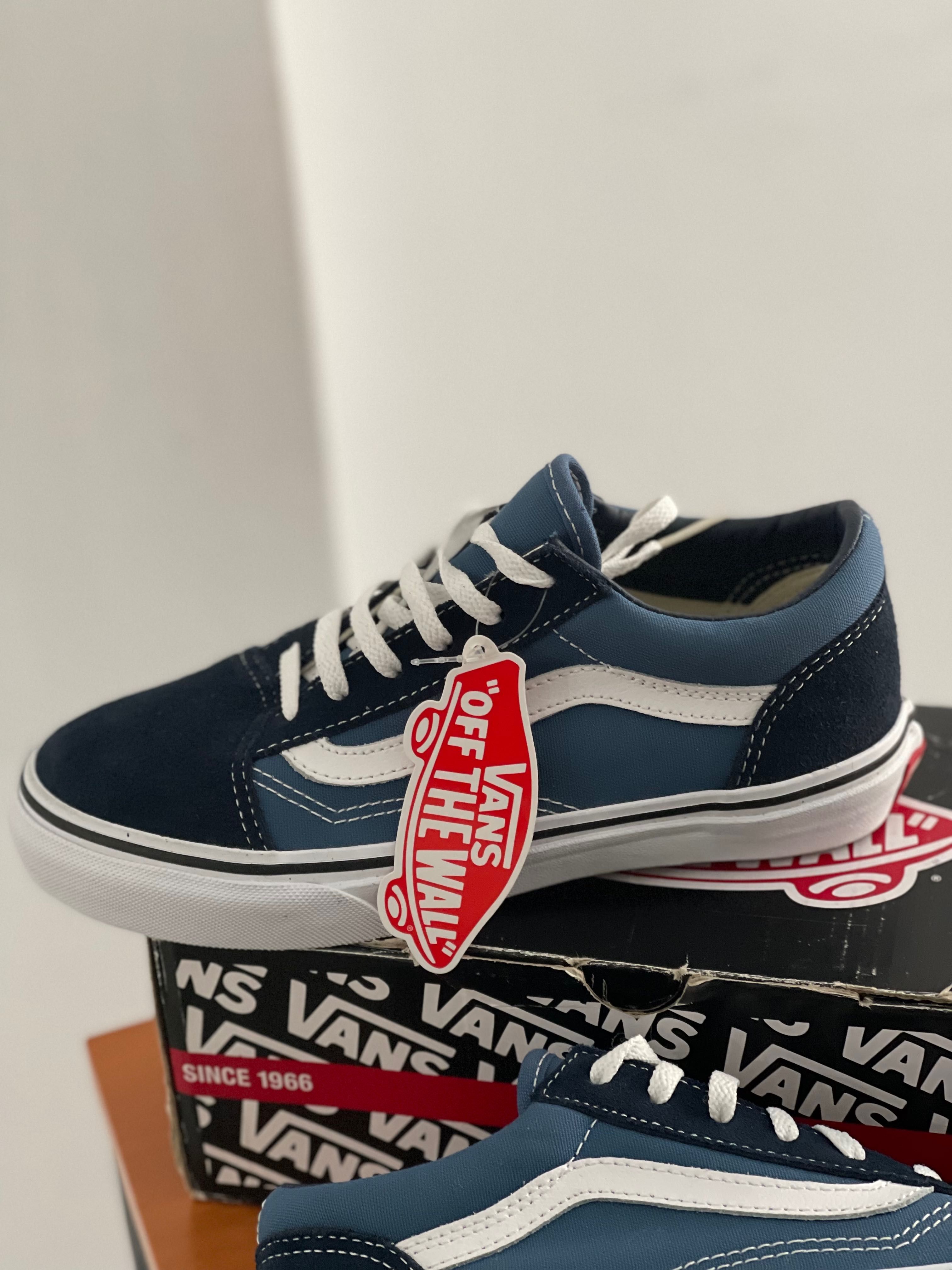 SAPATILHAS VANS - NOVAS