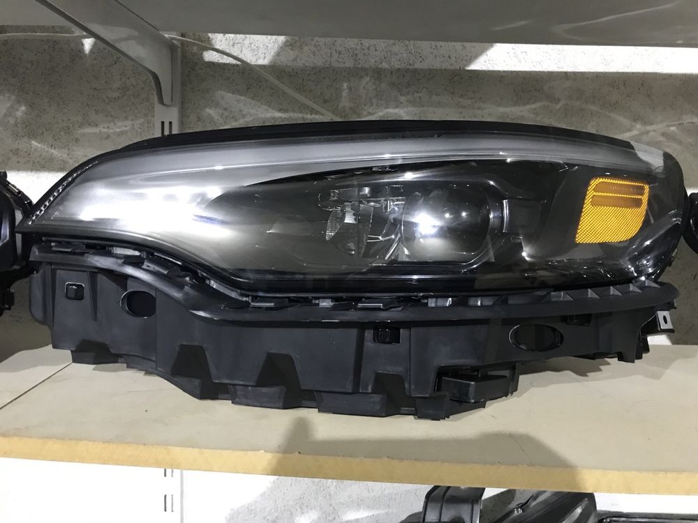 Фара Jeep Cherokee Kl 2019-2020