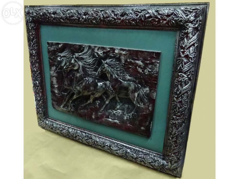 Quadro c/ cavalos em relevo - novo