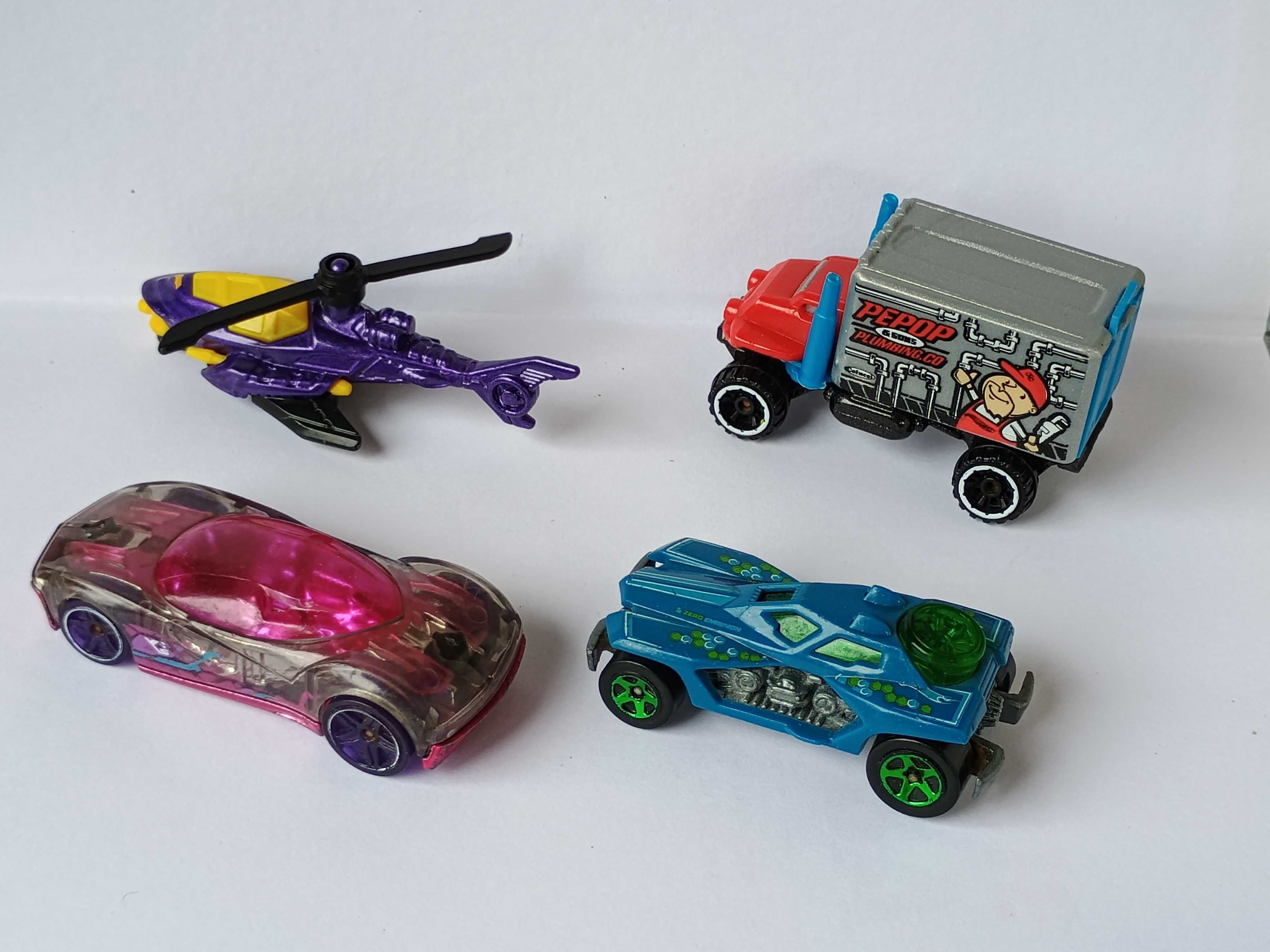 Hot Wheels, trzy metalowe resoraki plus Batcopter
