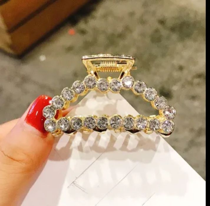 Заколки для волос.