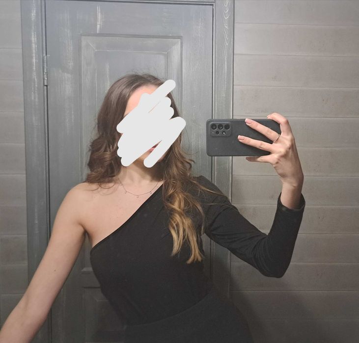 Жіноче чорне боді на одне плече