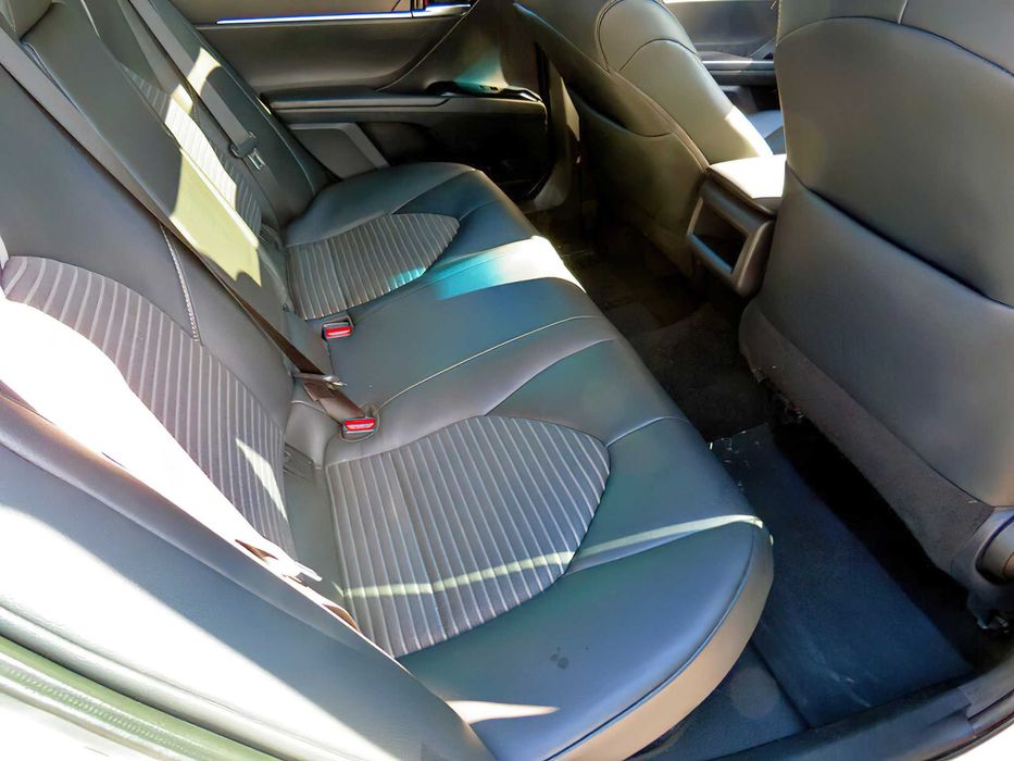 Toyota Camry Hybrid      2019