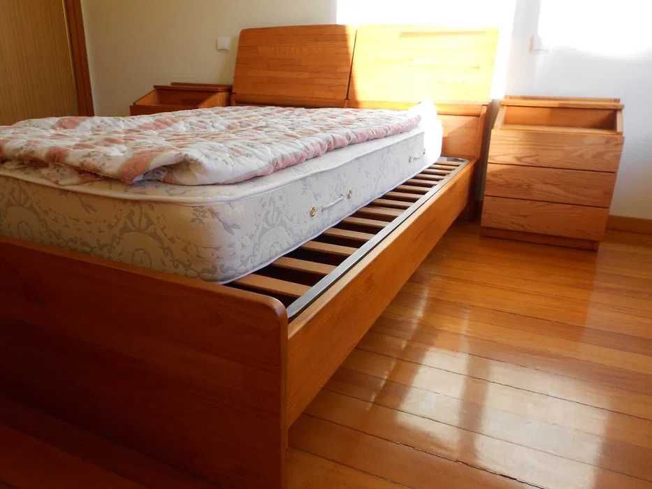 Cama Casal Estrado Mesas de Cabeceira
