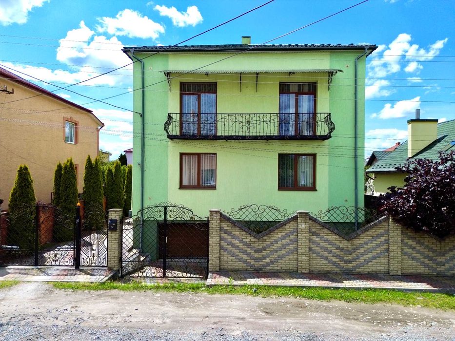 Продається просторий цегляний будинок у м.Дрогобич!!!