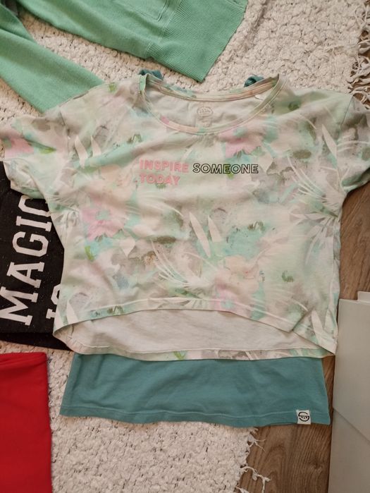 Paka ubrań dziewczęcych - bluzy, sweterki