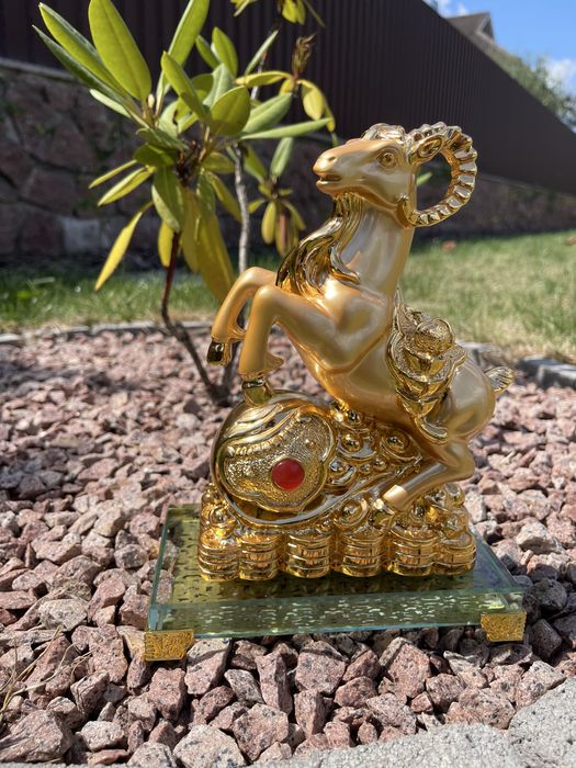 Статуетка Гірський архар. Фен-шуй статуетка Гордий, золотий баран