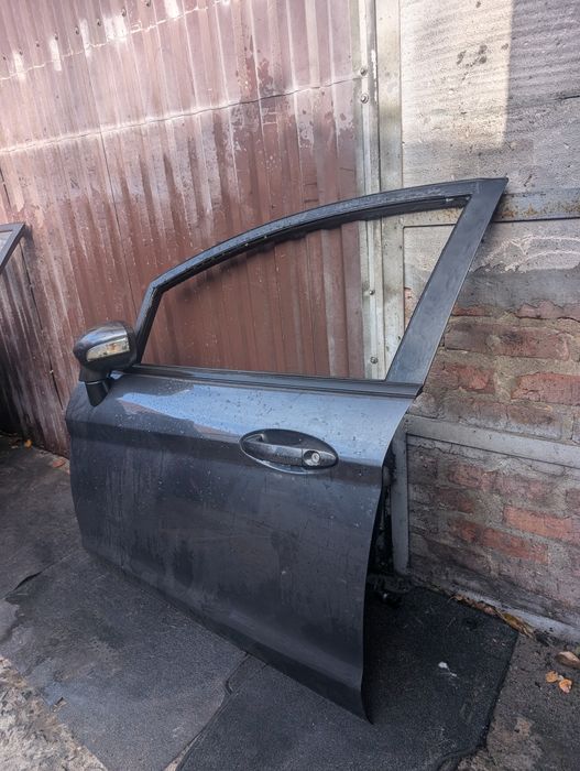 Переднє ліві двері ford fiesta mk7