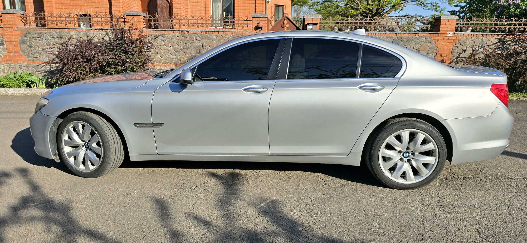 Продам BMW-7  740i