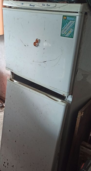 Продам двухкамерный рабочий холодильник Днепр