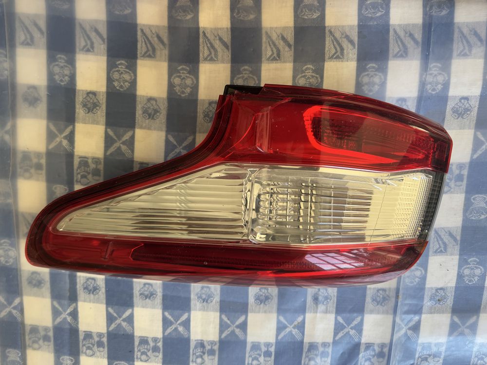 Farol traseiro esquerdo qashqai