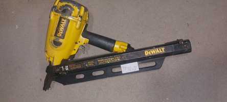 Нейлер Dewalt 51823.Гвоздезабивной пневмопистолет 50мм-90мм.34 градус.