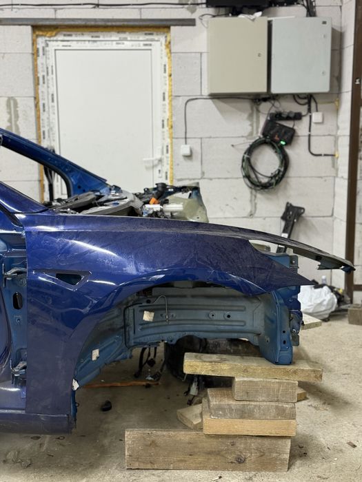 Крило переднє праве з дефектом Model 3 синє