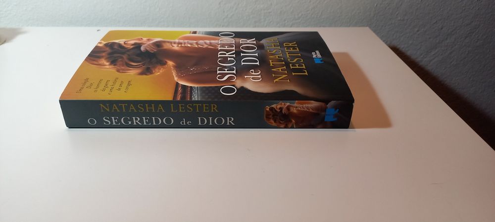 Livro "O Segredo de Dior"