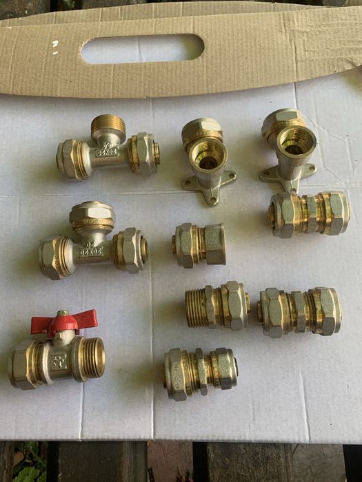 Фітінги для металопластикових труб.