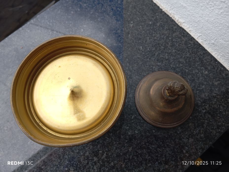 Pote latão e vidro lapidado