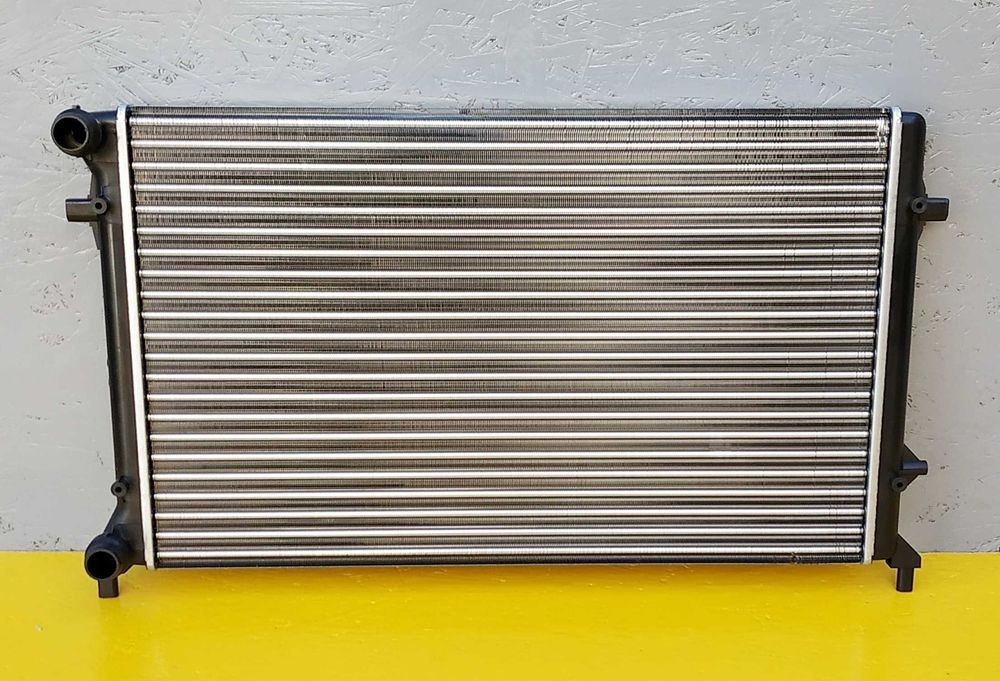 Радиатор охлаждения 2.0 на Volkswagen Caddy Фольксваген Кадди 04-10р