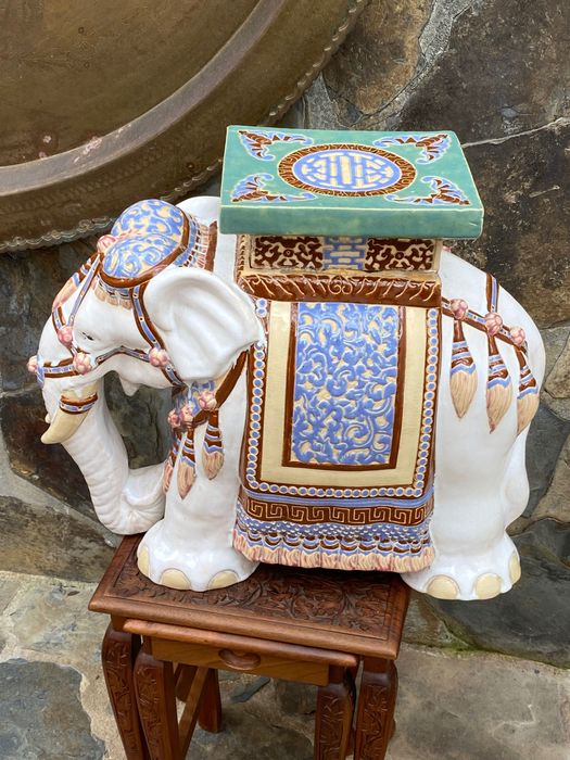Banco Jardim Elefante Cerâmica Séc XIX Assinado 54 cm