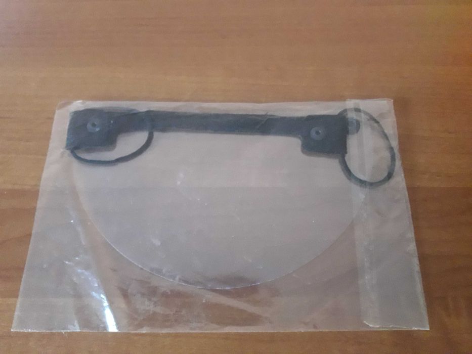 Nowa mini przyłbica na usta i nos.