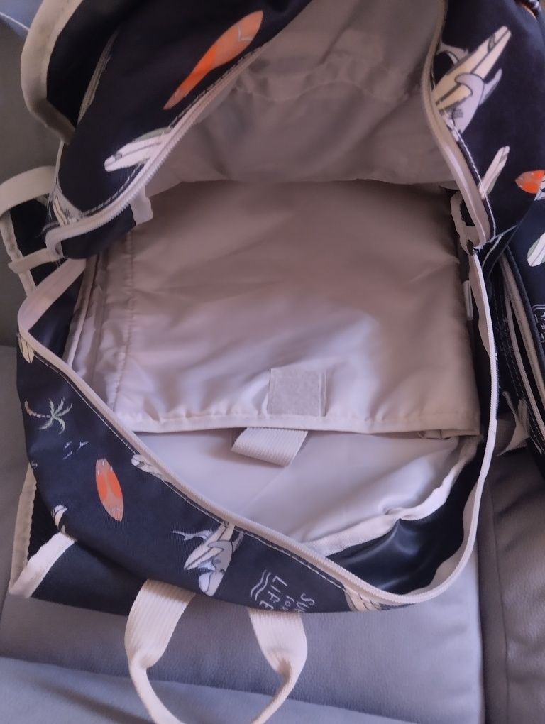 Conjunto mochila escolar, lancheira e estojo