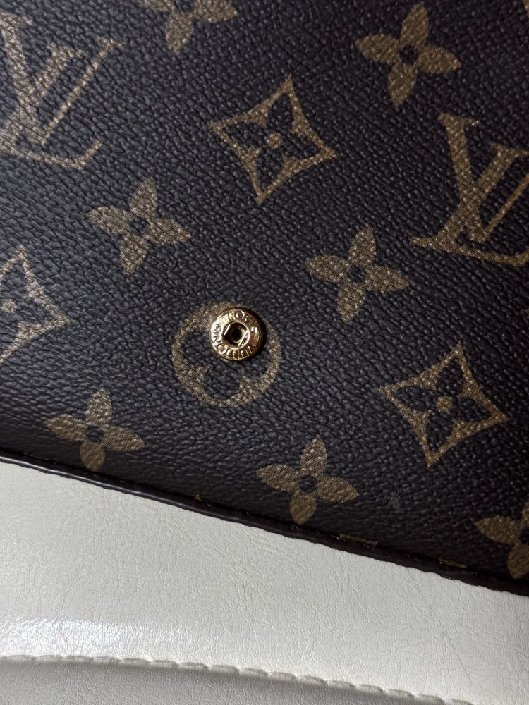 Стильний клатч від Louis Vuitton