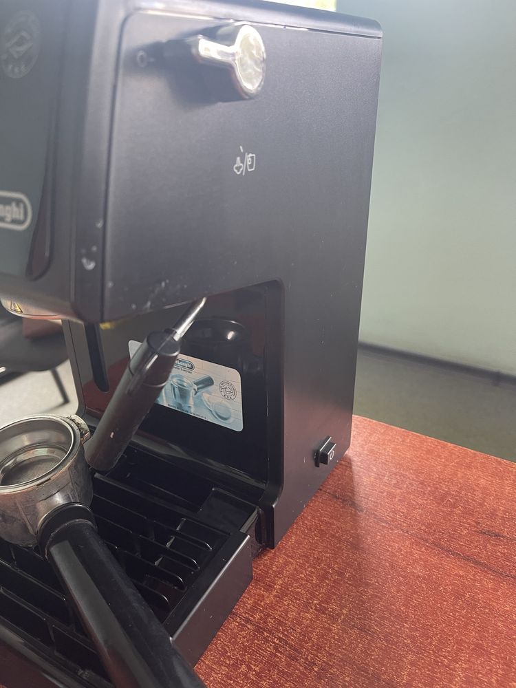 Кофемашинка Delonghi рожковая