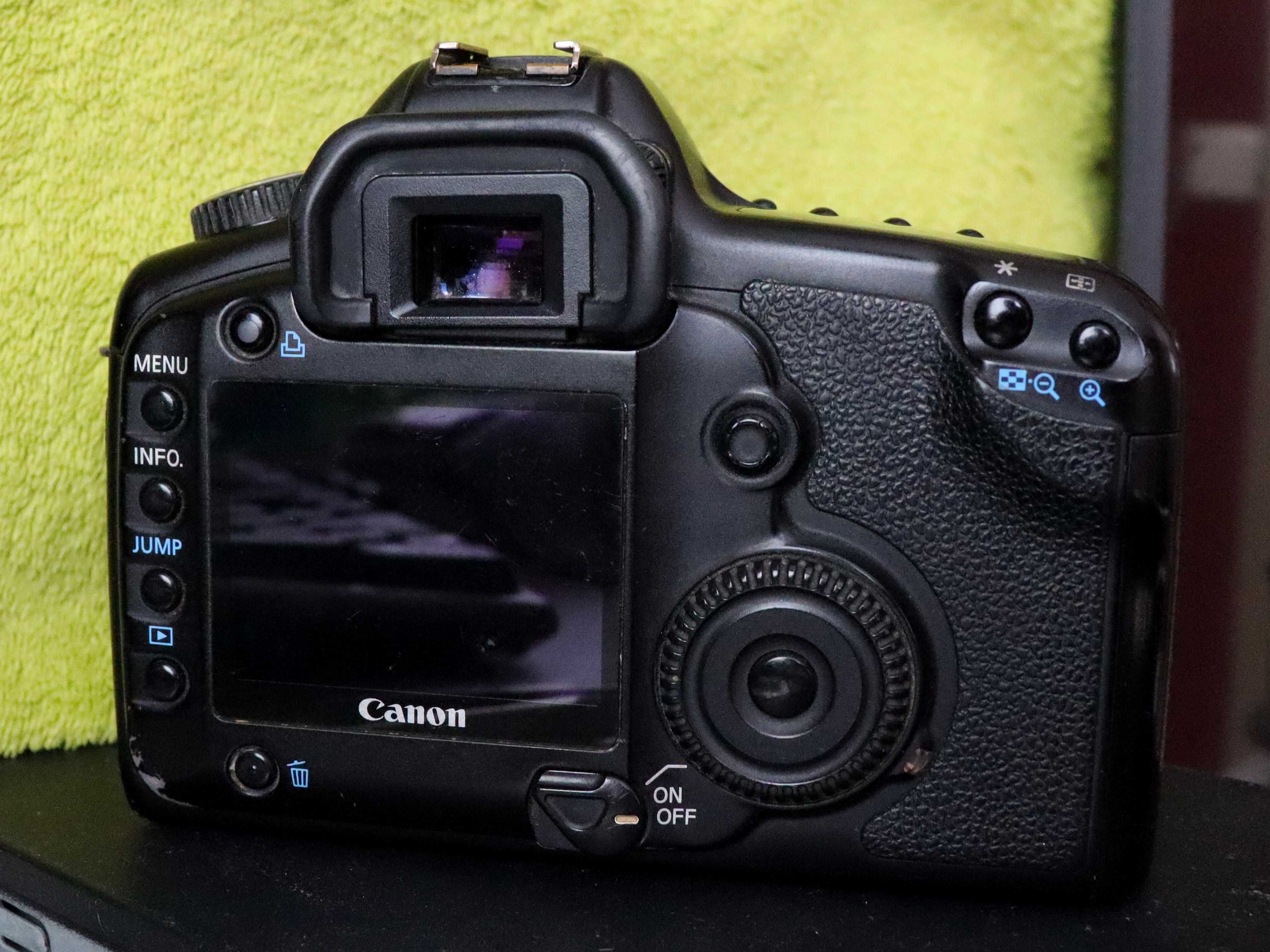 Продам фотоапарат Canon 5D