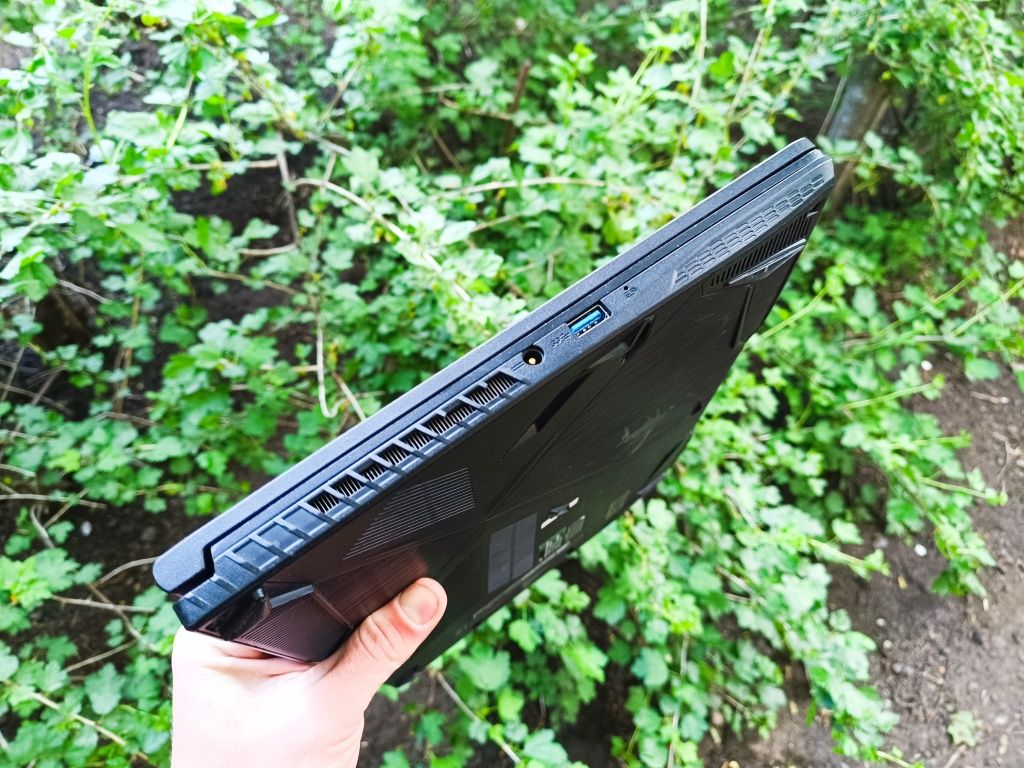 144Гц, Ігровий ноутбук MSI (i5 9300H/16/512/GTX 1050 Ti 4gb)
