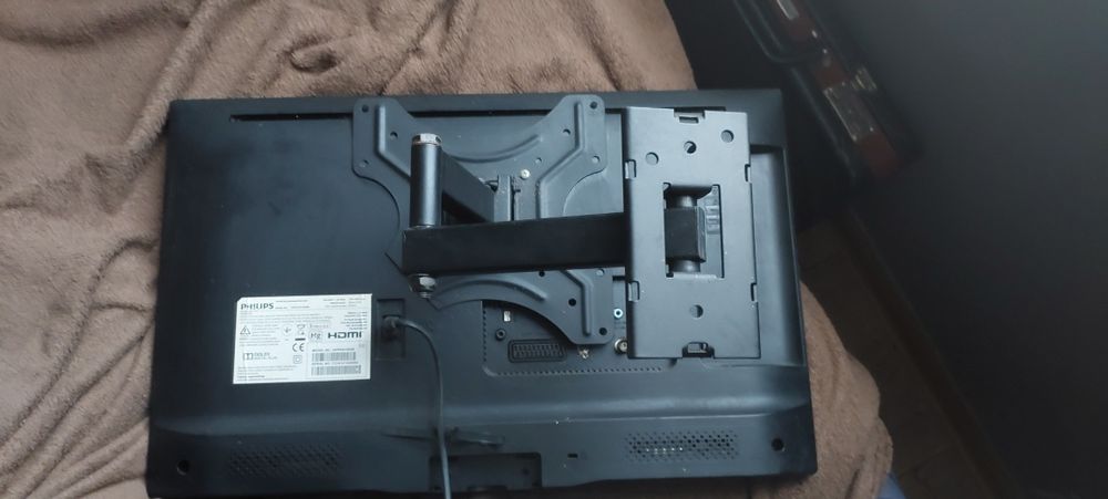 Telewizor Philips 24 cale  z uchwytem wiszącym  hdmi Dolby Digital plu