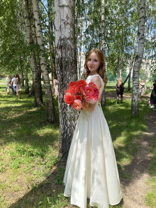 Розкішна випускна сукня кольору шампань