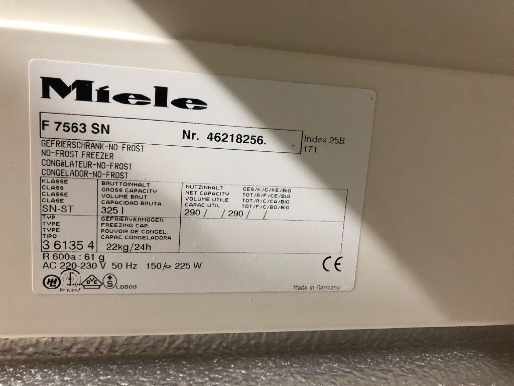 Arca congeladora vertical Miele F7563 SN