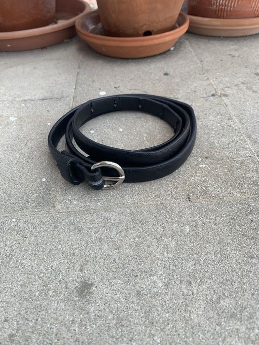 Cinto preto cabedal 95 cm fivela prateada redonda