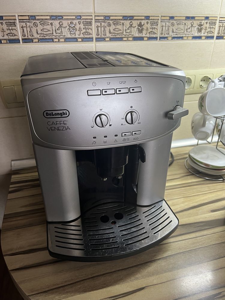 Кавомашина Delonghi ESAM 2200