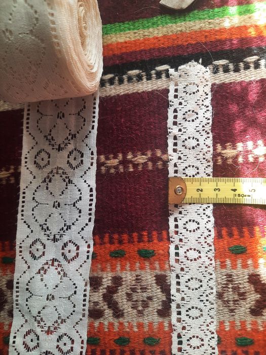 Продам тасьму червону та коричневу