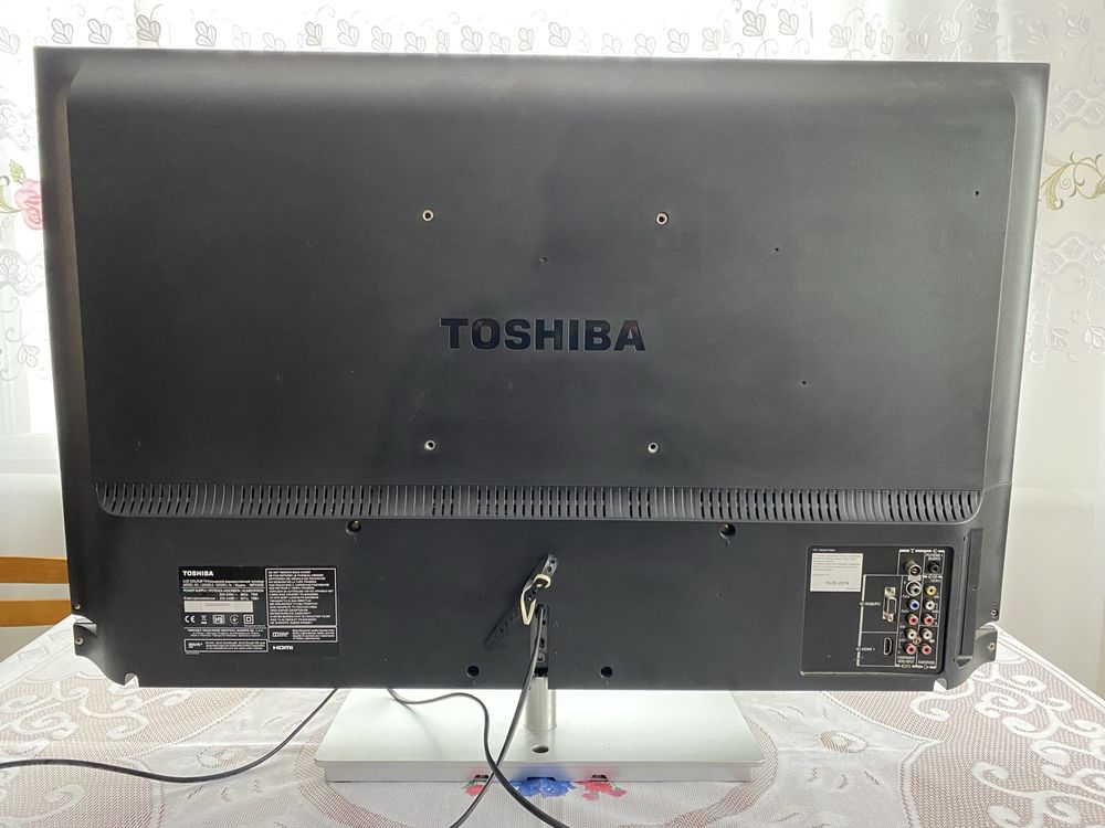 Телевізор, монітор TOSHIBA lcd colour 39p2300d