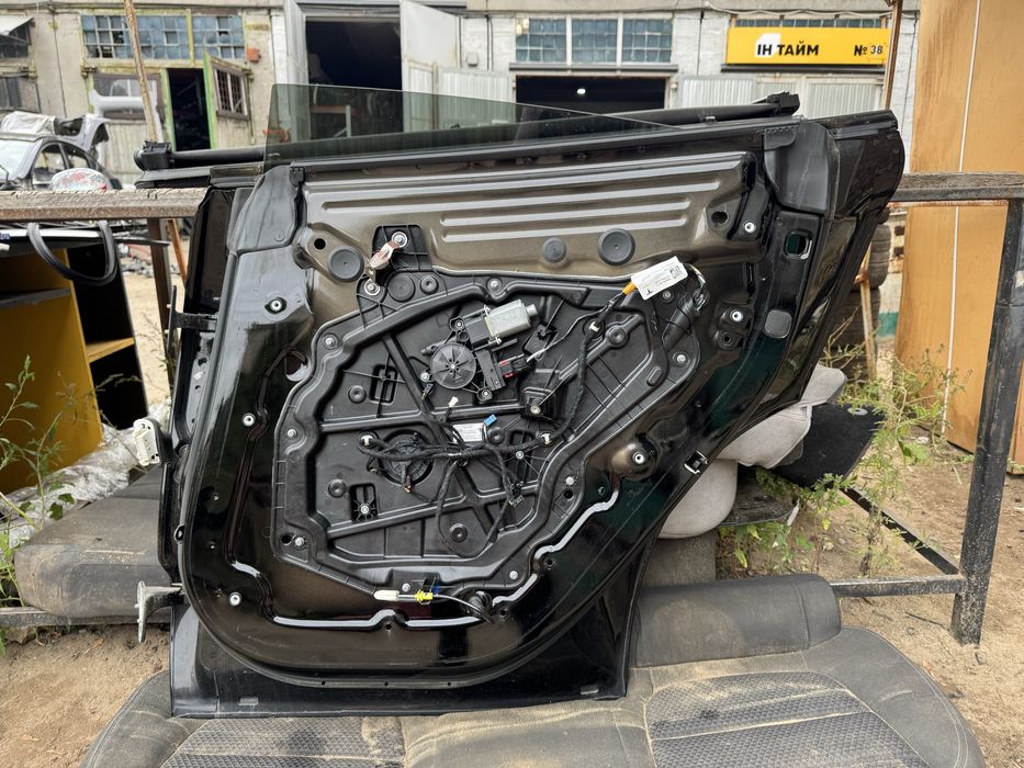 Tesla Model Y задняя правая дверь двери оригинал разборка