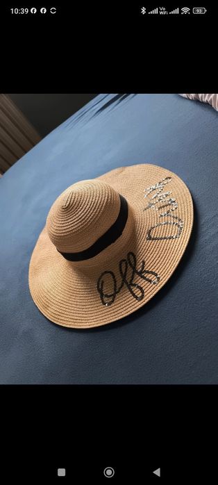 Kapelusz słomkowy z dużym rondem