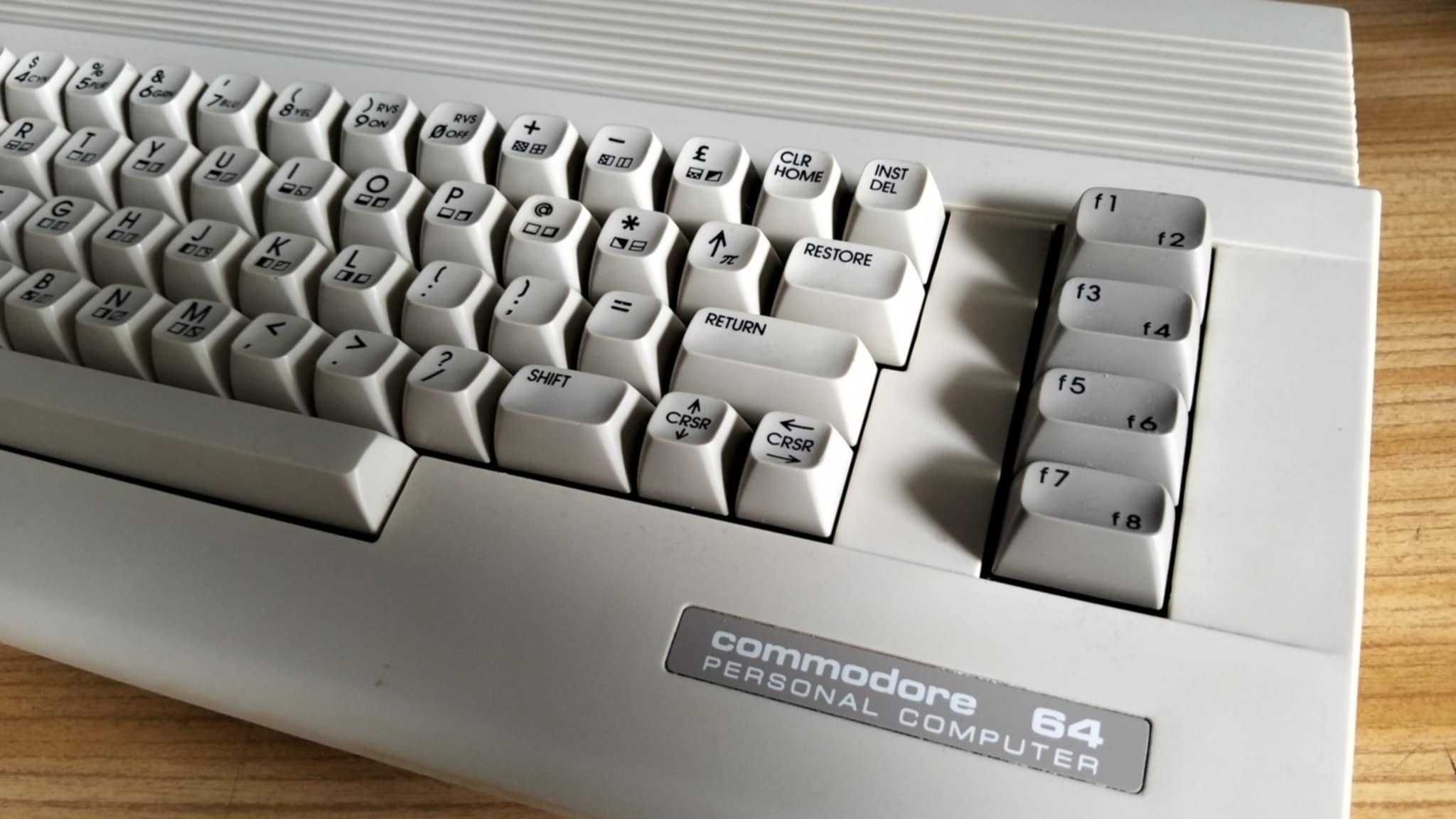 Commodore 64 C64 C64C plus zasilacz w świetnym stanie