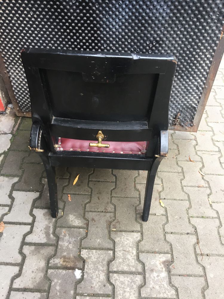 Stary kolekcjonerski fotel fryzjerski