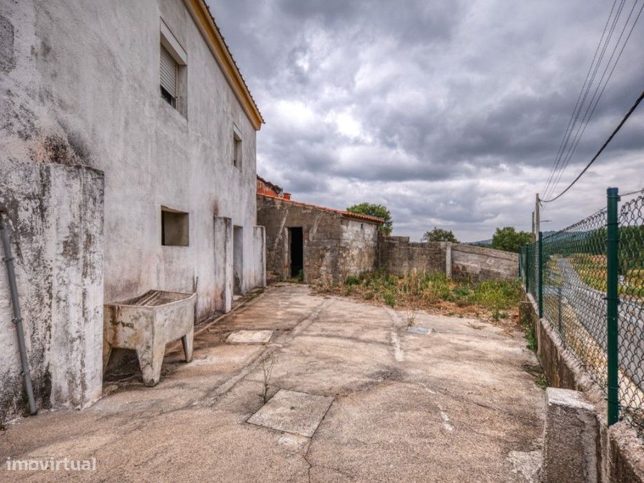 Moradia de 2 pisos com Terreno e Garagem I Vinha Velha - Mação