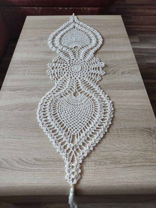 Bieżnik na stół ławę na szydełku