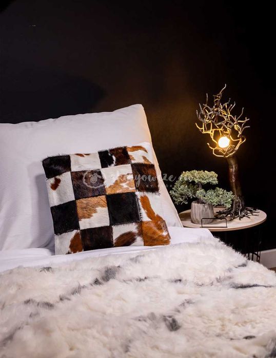 Poduszka/ poszewka patchwork ze skóry krowiej/ bydlęcej (jaś) 40x40 cm