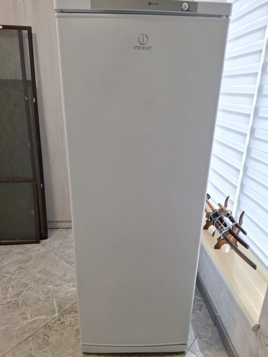 Продам морозильную камеру indesit в хорошем состоянии