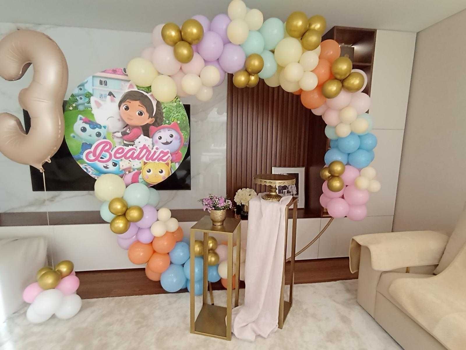 Decoração com arcos de balões  Eventos festas aniversários comunhões