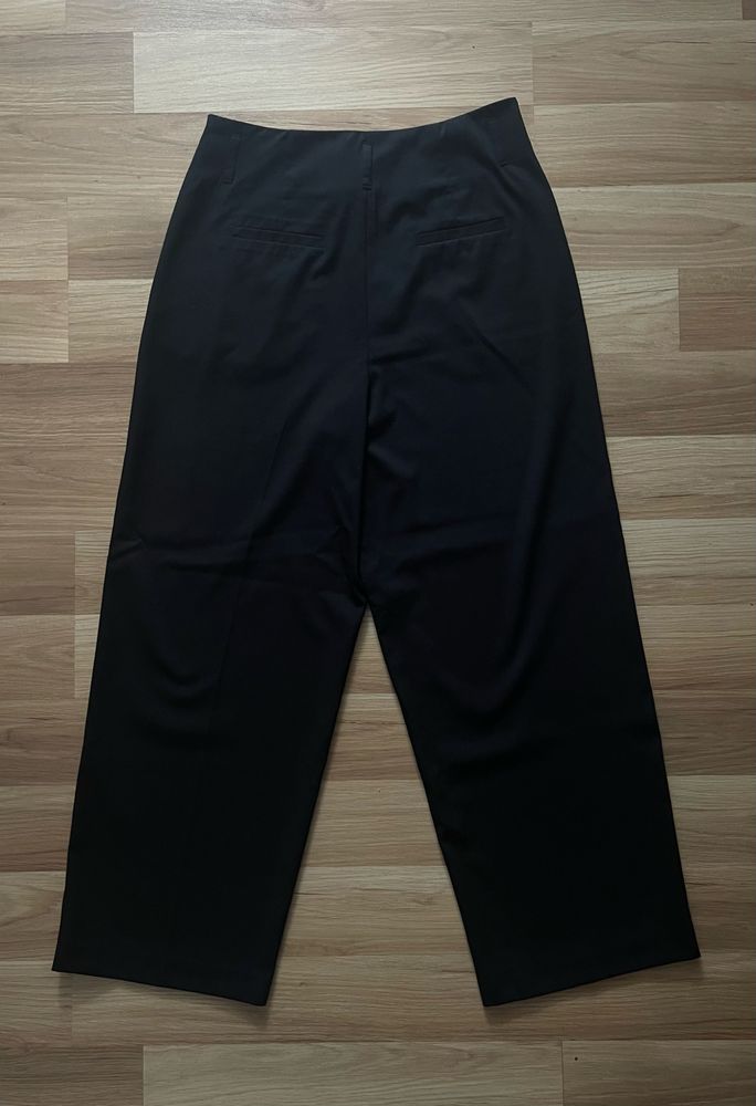 Eleganckie spodnie w kant czarne Reserved M